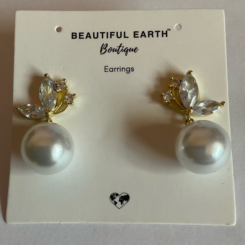 Beautiful Earth Boutique Earrings Faux Pearl Diamonds‎ New